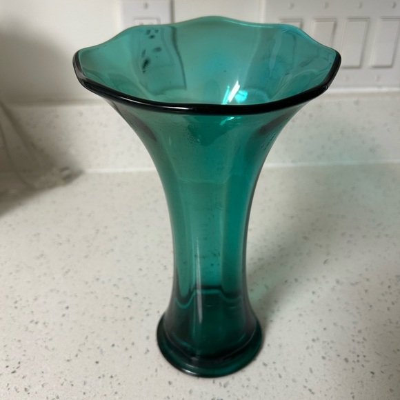 Elegant Teal Glass Vase - Picture 1 of 5